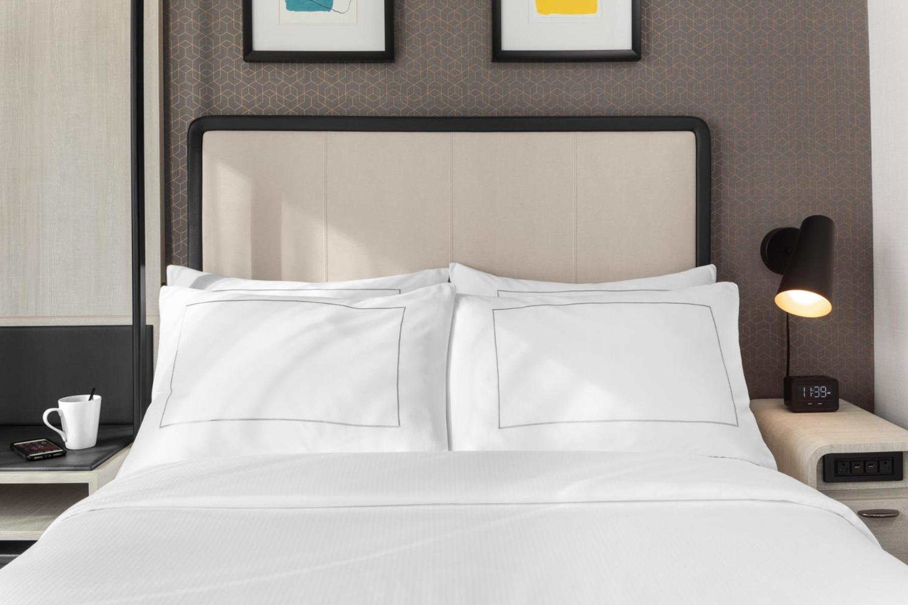 Camera con Letto Matrimoniale e Doccia con Accesso per Sedia a Rotelle - Accessibile a Ospiti Ipoudenti e Disabili
